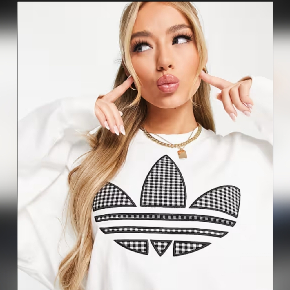 NWT Adidas Women's White and Black Logo Oversized Sweatshirt Sm. Retails $70
